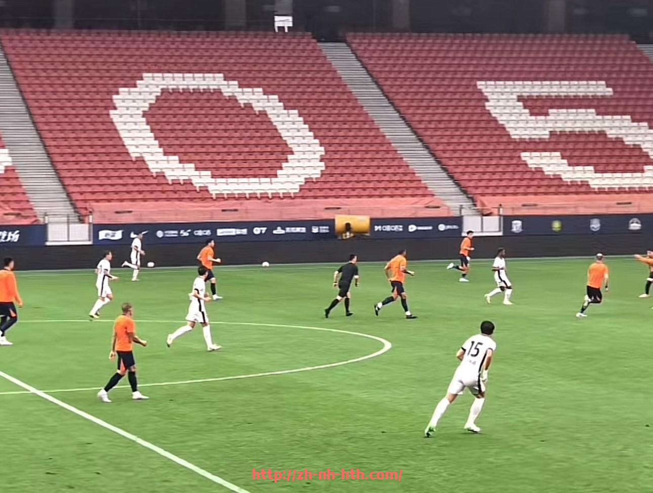 华体会hth登录入口-英超灰黑竖条纹球衣是哪支球队的？